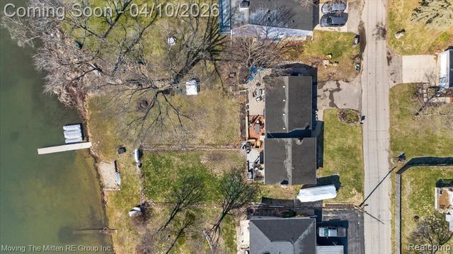 2965 Barkman Drive, Waterford, MI 48329