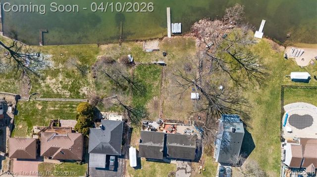 2965 Barkman Drive, Waterford, MI 48329