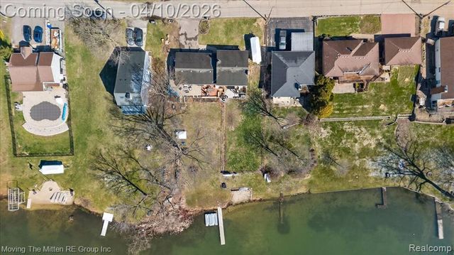 2965 Barkman Drive, Waterford, MI 48329