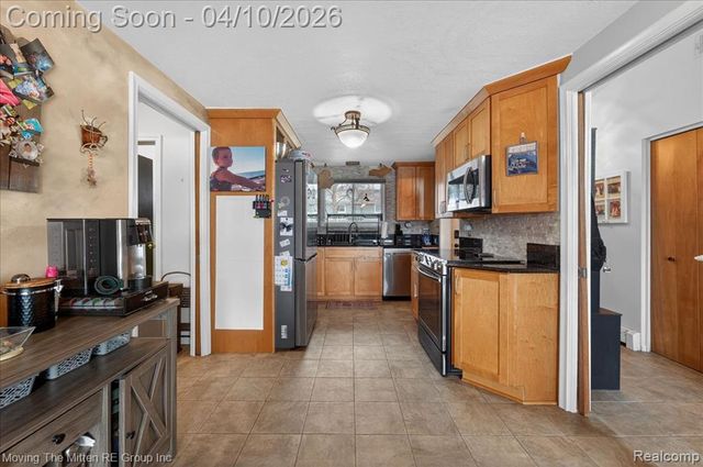 2965 Barkman Drive, Waterford, MI 48329