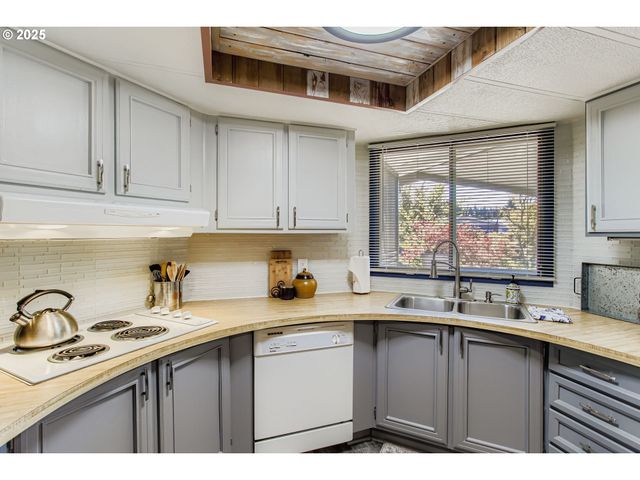 17091 Sw ELDORADO Dr, Tigard, OR 97224