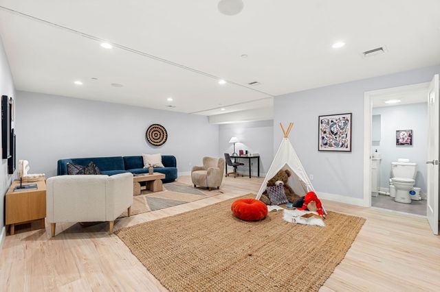 23 Downer Ave 1, Boston, MA 02125
