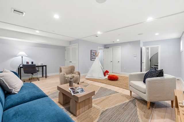 23 Downer Ave 1, Boston, MA 02125