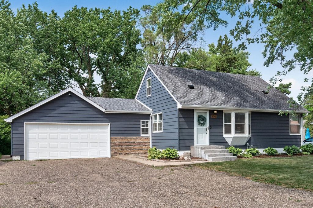 651 County Road B2 W, Roseville, MN 55113 — exterior