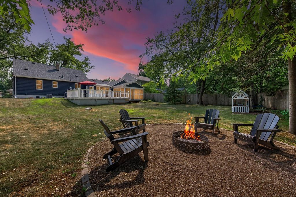 651 County Road B2 W, Roseville, MN 55113 — photo 2