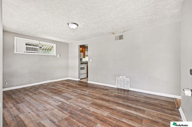 4440 Vernon Avenue, Omaha, NE 68111