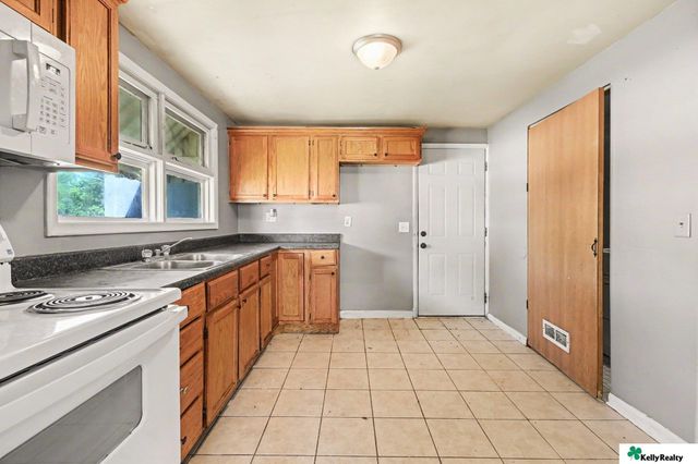 4440 Vernon Avenue, Omaha, NE 68111