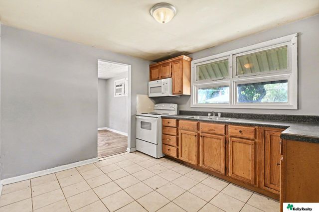 4440 Vernon Avenue, Omaha, NE 68111