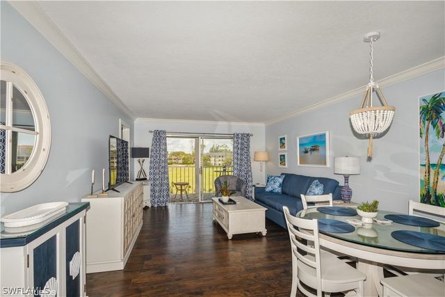 190 Turtle Lake CT 311, Naples, FL 34105