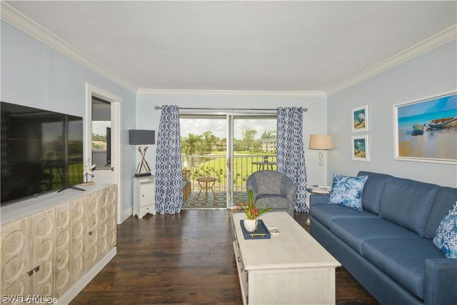 190 Turtle Lake CT 311, Naples, FL 34105