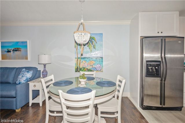 190 Turtle Lake CT 311, Naples, FL 34105