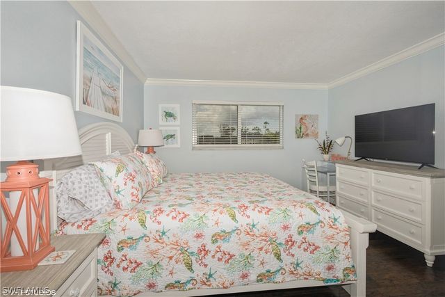 190 Turtle Lake CT 311, Naples, FL 34105