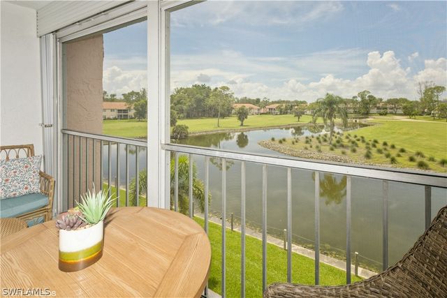 190 Turtle Lake CT 311, Naples, FL 34105