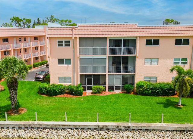 190 Turtle Lake CT 311, Naples, FL 34105