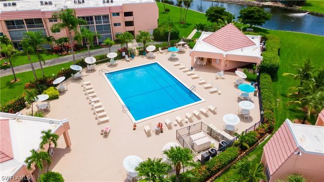 190 Turtle Lake CT 311, Naples, FL 34105