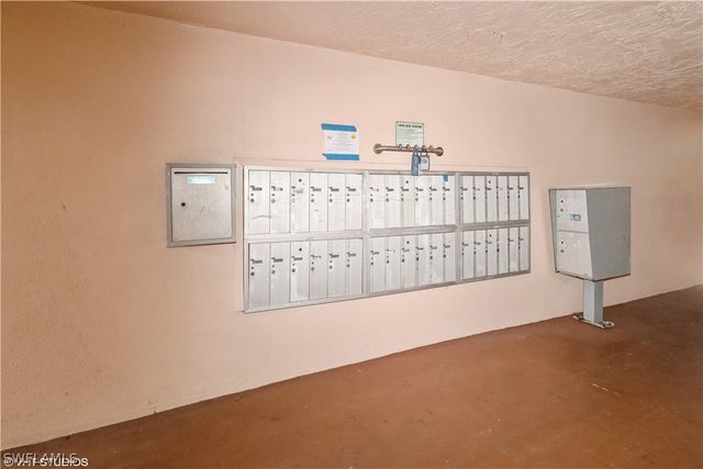 190 Turtle Lake CT 311, Naples, FL 34105