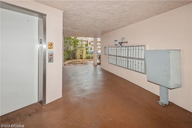 190 Turtle Lake CT 311, Naples, FL 34105