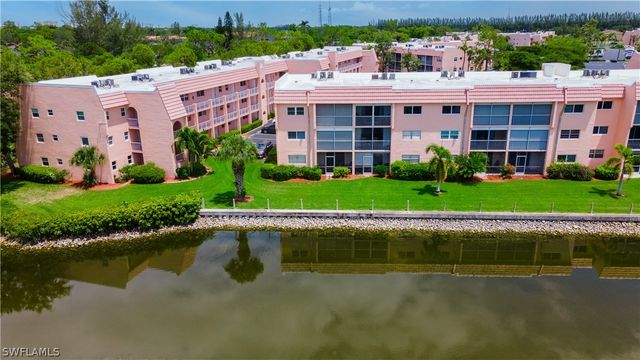 190 Turtle Lake CT 311, Naples, FL 34105