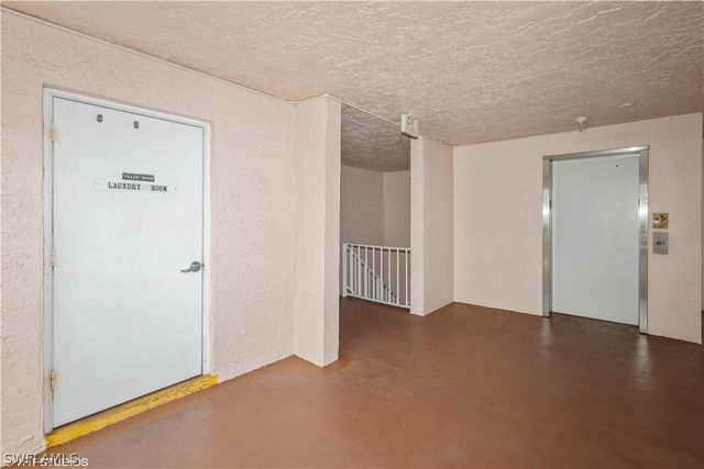 190 Turtle Lake CT 311, Naples, FL 34105