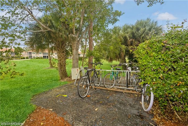190 Turtle Lake CT 311, Naples, FL 34105