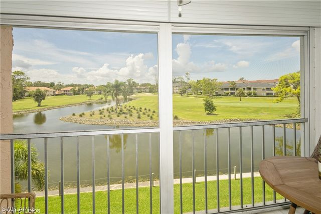 190 Turtle Lake CT 311, Naples, FL 34105