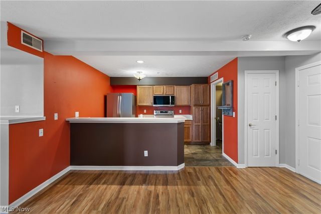 23003 Chandlers Lane 224, Olmsted Falls, OH 44138