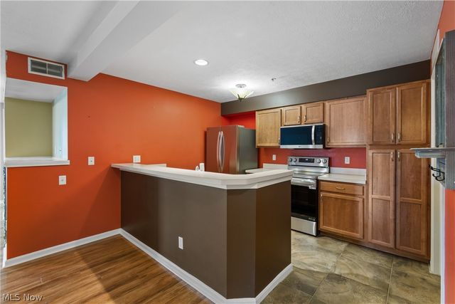 23003 Chandlers Lane 224, Olmsted Falls, OH 44138