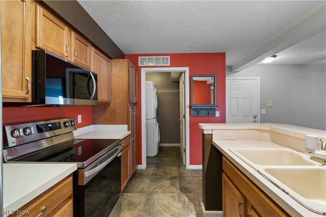 23003 Chandlers Lane 224, Olmsted Falls, OH 44138