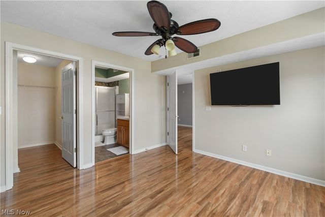 23003 Chandlers Lane 224, Olmsted Falls, OH 44138