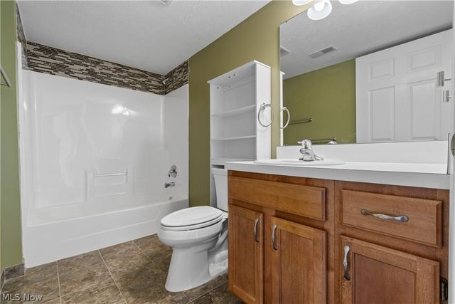 23003 Chandlers Lane 224, Olmsted Falls, OH 44138