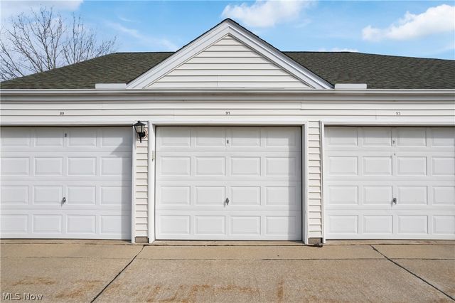 23003 Chandlers Lane 224, Olmsted Falls, OH 44138