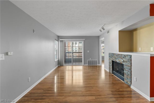 23003 Chandlers Lane 224, Olmsted Falls, OH 44138