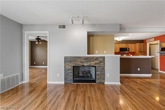 23003 Chandlers Lane 224, Olmsted Falls, OH 44138