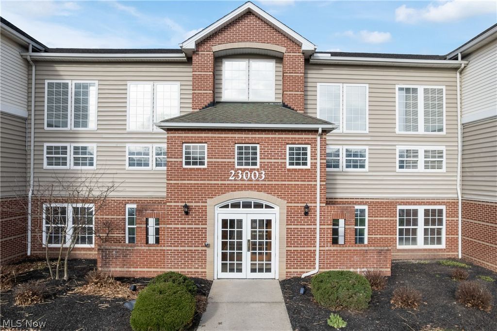 23003 Chandlers Lane 224, Olmsted Falls, OH 44138