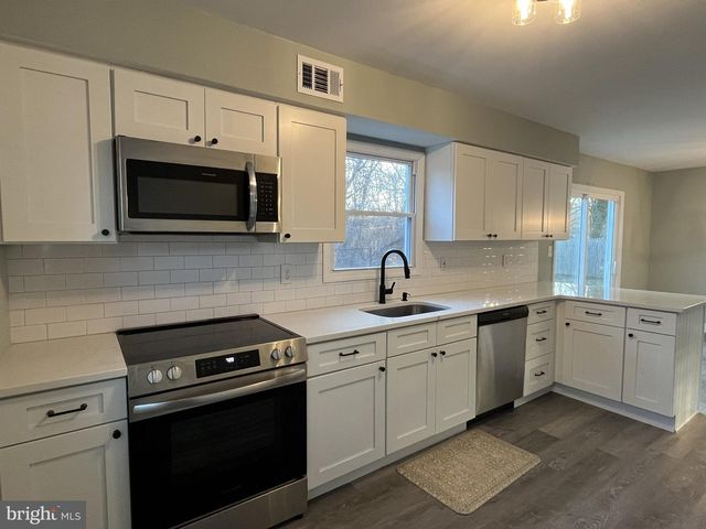 159 REVOLUTIONARY DR, Little Egg Harbor Twp, NJ 08087