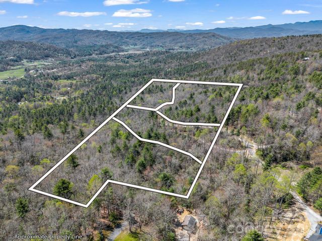 999 Bulling Creek Drive, Hendersonville, NC 28739