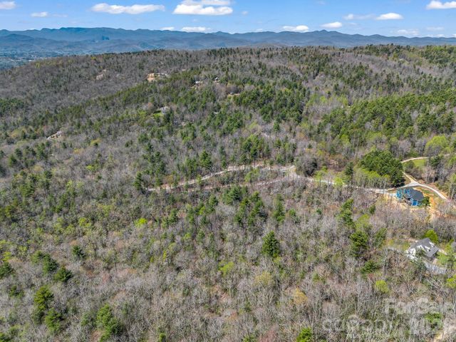 999 Bulling Creek Drive, Hendersonville, NC 28739