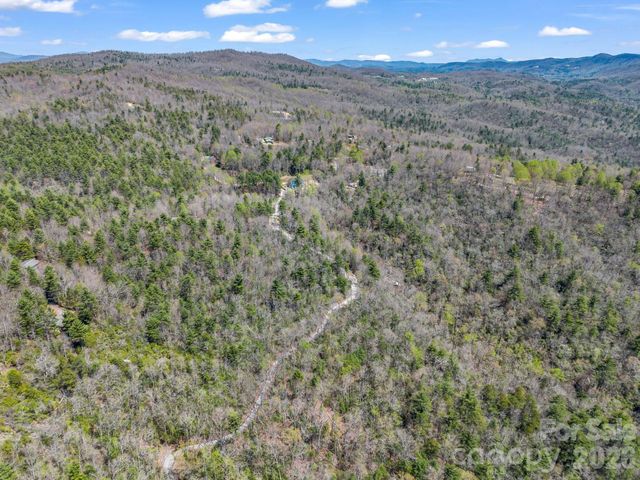 999 Bulling Creek Drive, Hendersonville, NC 28739