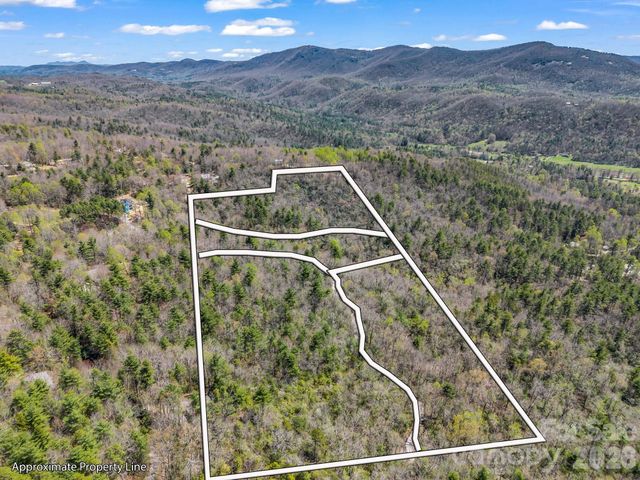999 Bulling Creek Drive, Hendersonville, NC 28739