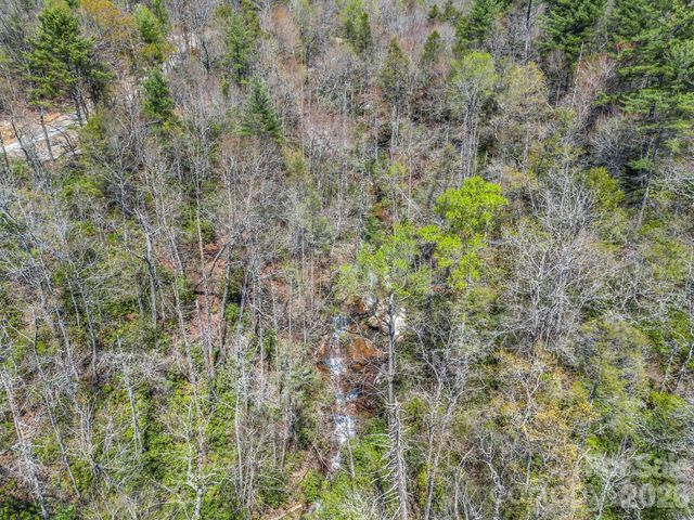 999 Bulling Creek Drive, Hendersonville, NC 28739
