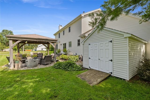 1454 Chigwell Lane North, Webster, NY 14580