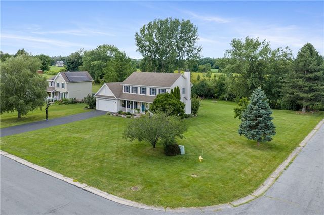1454 Chigwell Lane North, Webster, NY 14580