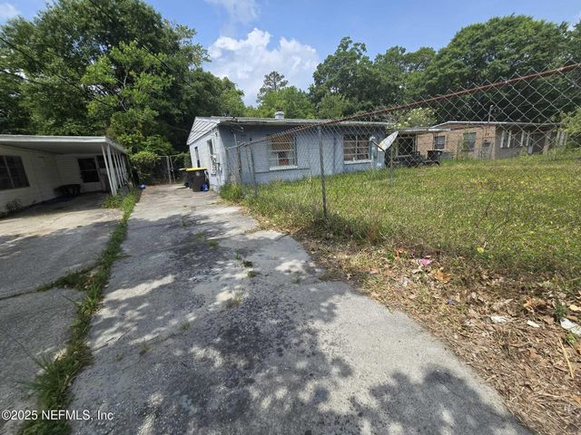 1262 PEACEFIELD Drive, Jacksonville, FL 32205
