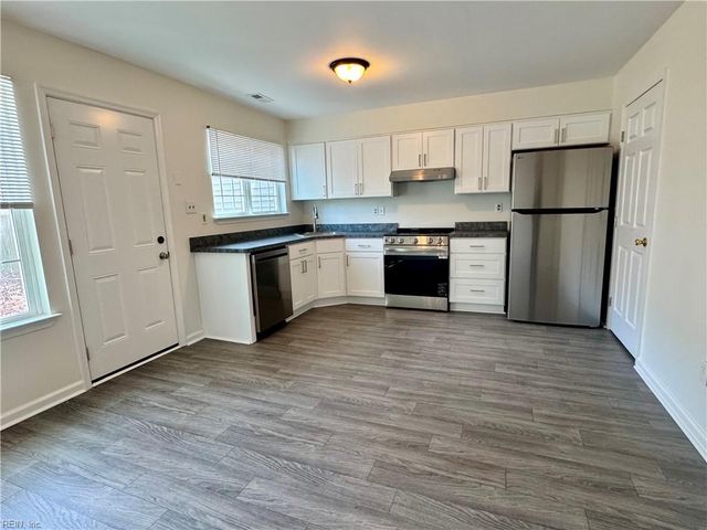 145 Corwin CIR, Hampton, VA 23666