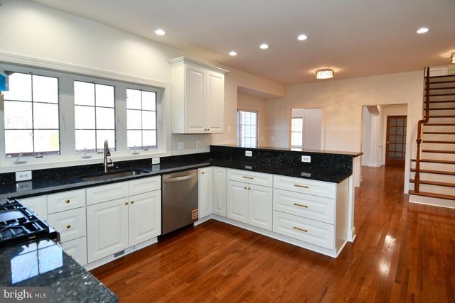 8368 HICKORY HOLLOW CT, Manassas, VA 20112