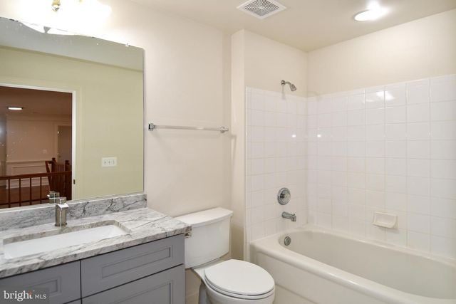 8368 HICKORY HOLLOW CT, Manassas, VA 20112