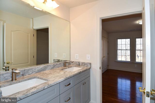 8368 HICKORY HOLLOW CT, Manassas, VA 20112