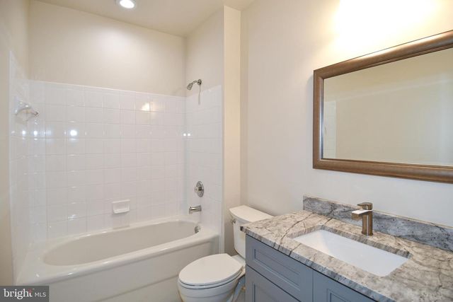 8368 HICKORY HOLLOW CT, Manassas, VA 20112