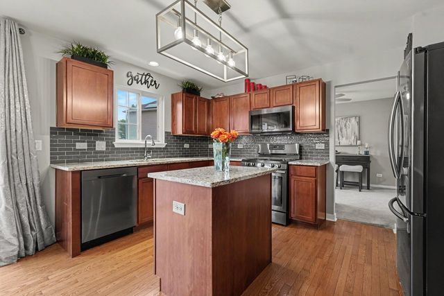 1305 Glenridge Court N, Minooka, IL 60447