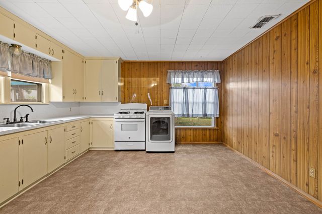1203 Zeola, Longview, TX 75604